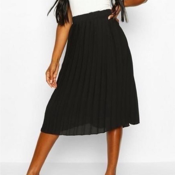 seventeen Dresses & Skirts - Seventeen Pleated Black Skirt Size 0